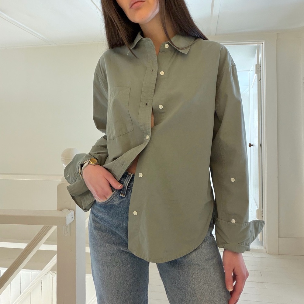 Citizens of Humanity Kayla Shrunken Poplin Button Down Shirt in Nova - Picture 2 of 12
